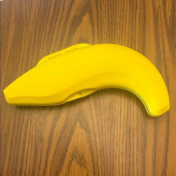Tupperware Bright Yellow Banana Keeper EUC - Picture 1 of 5